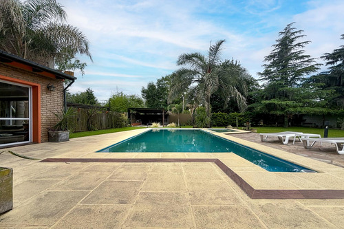 Venta - Casa De 1 Dormitorio Con Quincho, Parque Y Piscina. Pueblo Esther.