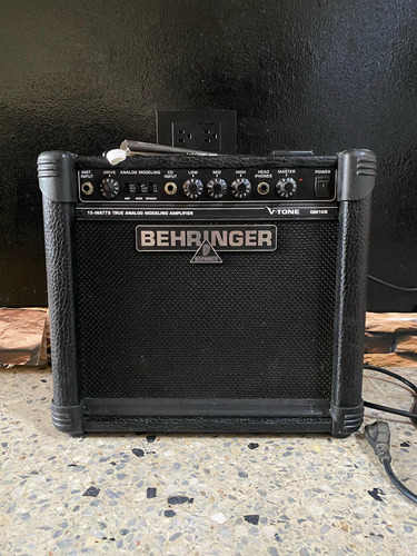 Amplificador Behringer