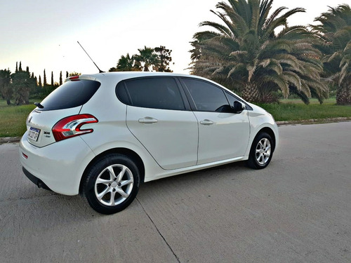 Peugeot 208 1.5 Allure Touchscreen 2016