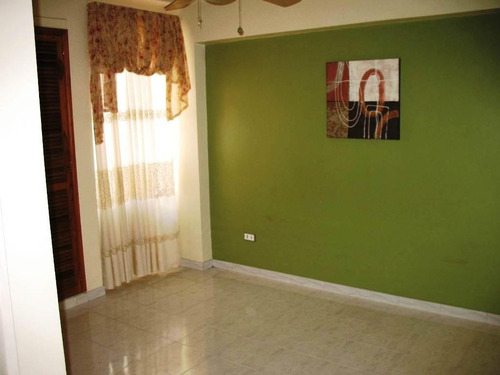Imagen 8 de 12 de La Urbna, Se Vende Apartamento. Cod. 20-14488