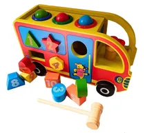 Comprar Bus Didáctico De Madera Con Encajes Y Juego Del Martillo