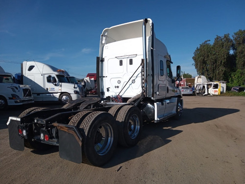 Imagen 5 de 12 de Tractocamion Freightliner Cascadia 2013