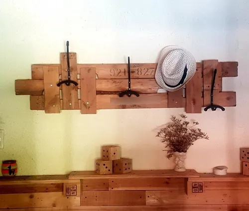 Percheros de madera reciclada sale