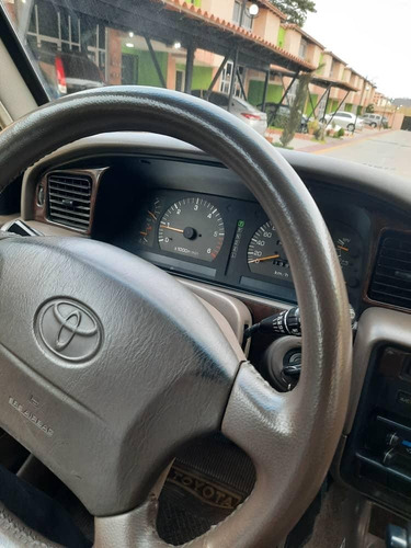 Imagen 8 de 13 de Toyota Autana 4x4 Automática