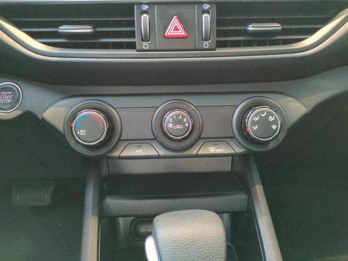 Imagen 14 de 15 de Kia Forte Sedan L Aut