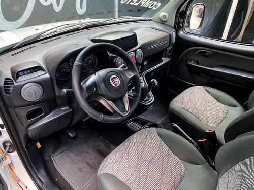 Imagem 6 de 15 de Fiat Doblo 1.8 Mpi Essence 7l 16v Flex 4p Manual