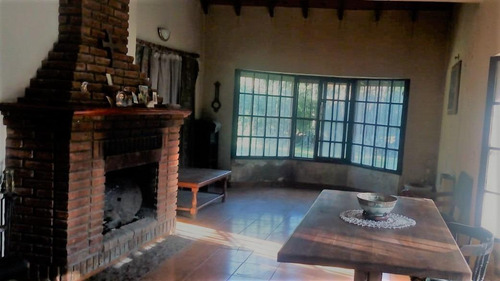 Casa En Venta - 4 Dormitorios 4 Baños - 3300mts2 - Pilar