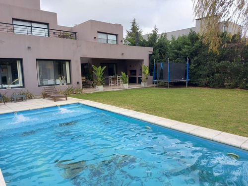 Imagen 7 de 29 de Casa En Venta En Santa Clara - Benavidez - Tigre