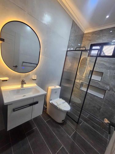 Exclusiva Casa Ubicada En El Residencial Los Lirios, La Roma