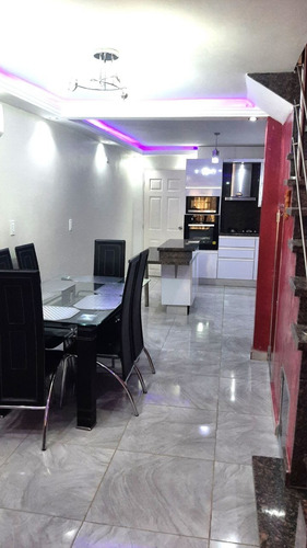 Imagen 2 de 12 de Exclusivo Y Moderno Townhouse En Ciudad Real