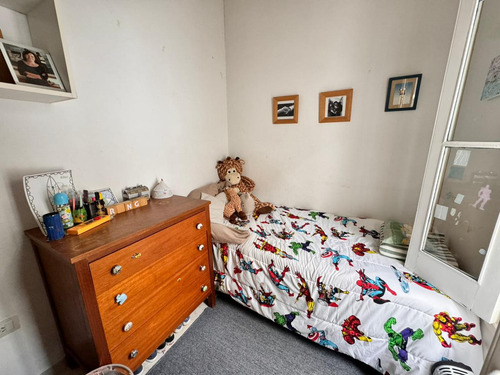 Venta - Casa Pasillo A 2 Cuadras Del Río. 3 Dormitorios Y Patio. Alquila Cochera En Edificio Al Lado