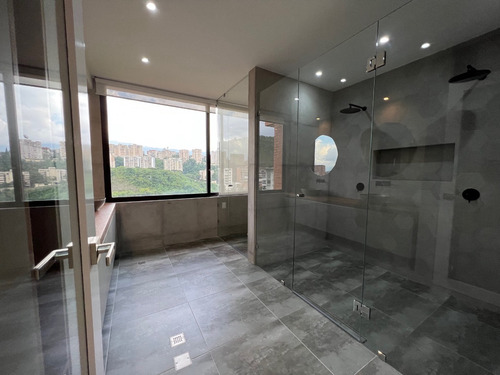 Se Vende Ph En La Urb. Lomas De La Alameda Con Vista Al Ávila Y 2 Terrazas.