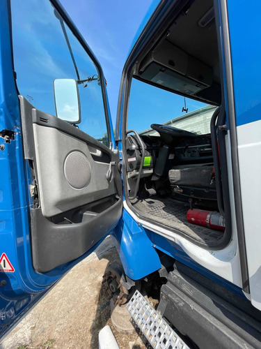 Imagen 5 de 10 de Camion Volvo Vnl En Corte