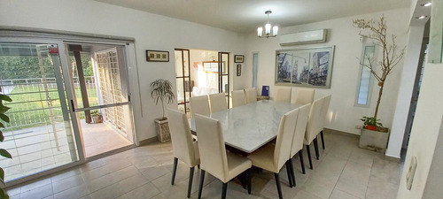 Venta Casa 5 Amb, Pileta, Galeria - Barrio Manzanares Chico Apto Crédito