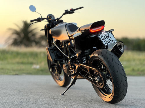 Husqvarna Svartpilen 701