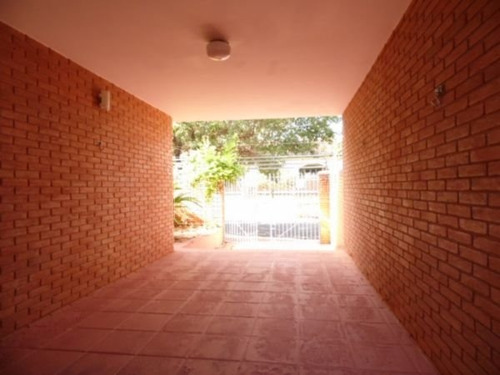 Imagem 1 de 6 de Venda De Casas / Padrão Na Cidade De Araraquara 6889