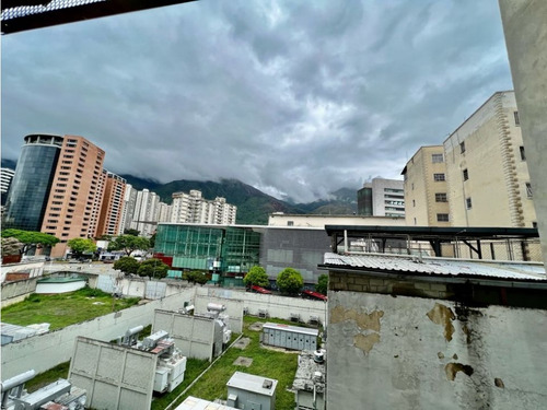 Se Vende Oficina 240m2 4b La Carlota