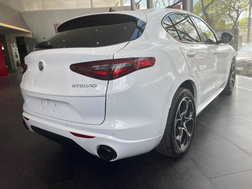 Imagen 3 de 3 de Alfa Romeo Stelvio Stelvio Veloce Q4