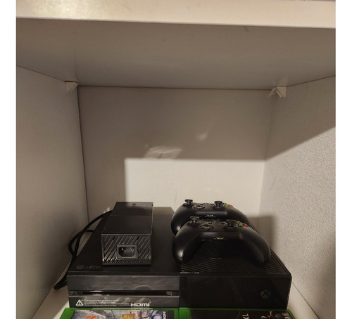 Microsoft Xbox One 1tb Standard, 2 Controles, 4 Juegos (Usado)