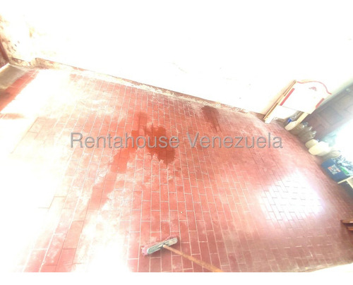 Amplia Casa De 2 Niveles ,para Remodelar A Su Gusto En Venta Ubicada En El Paraíso 25-17760