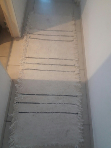 Imagen 2 de 7 de Alfombra Olivia Rayada Marca Godet House