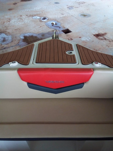 Lancha Ventura 300 Crossover