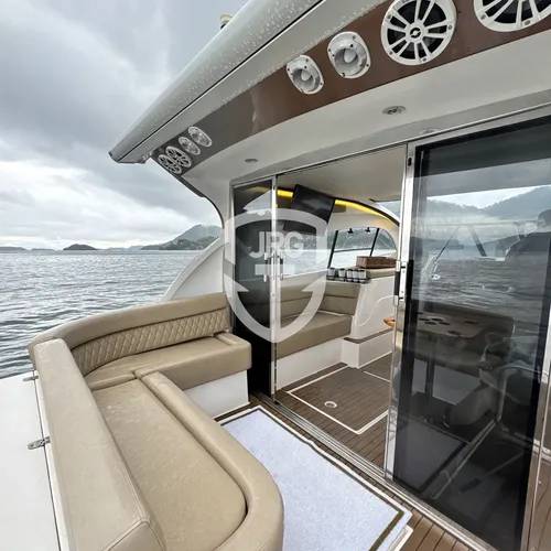 Lancha Triton 370 Ht 2019 Com Apenas 220 Horas (originais
