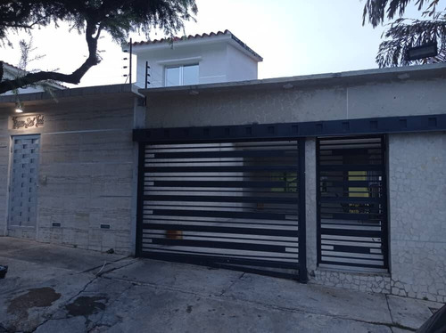 Annic Coronado Remax Vende  Casa En Venta En El Parral En Calle Cerrada (216ms) Ref. 229251