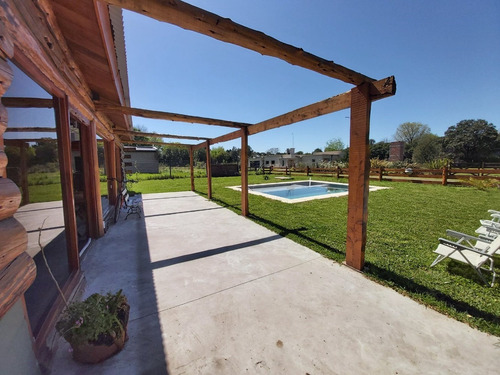 Imagen 3 de 14 de Venta De Hermosa Cabaña En Barrio Los Troncos En Mercedes Bs