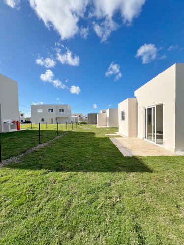 Casa De 3 Habitaciones Y 2.5 Baños En Ciudad La Palma, Punta Cana