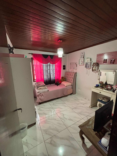 Casa A Venda Com 4 Quartos E 1.300m2 Em São José Dos Pinhais