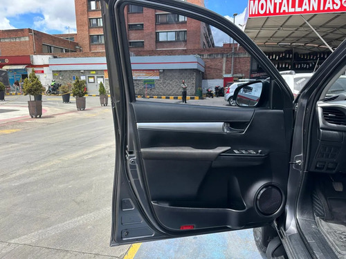 Toyota Hilux 4x4 2400cc Mt Aa
