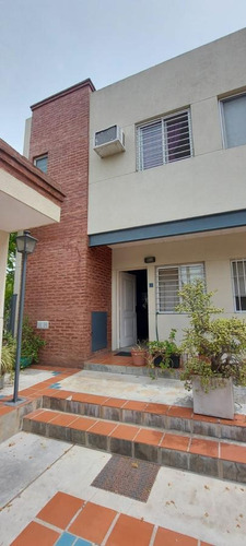 Imagen 1 de 11 de Duplex En Complejo Pequeño En Bella Vista