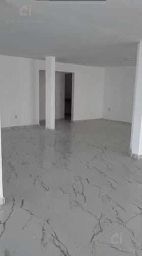 Edificio En Renta En El Centro De Veracruz, Es De Plantas Y Cuenta Con Baños Para Dama Y Cablleros