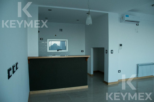 Departamento De Dos Dormitorios Tipo Dúplex En La Plata Con Terraza Y Parrilla Propias