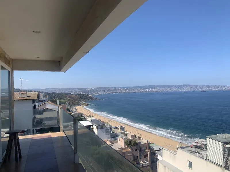 Imagen 4 de 20 de Amplia Casa Con Vista Frontal Al Mar En Reñaca