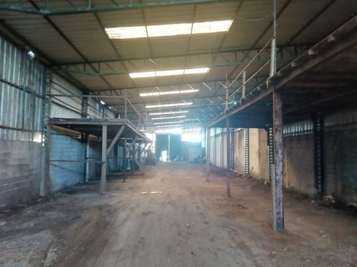 Maroñas: Local 1.512 M2* Bazzano 4013 Y Gral. Flores