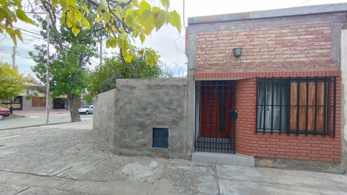 En Venta Casa 3 Dormitorios, A 15 Cuadras Del Centro