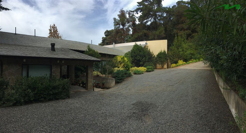Casa En Venta De 5 Dorm. En Vichuquén