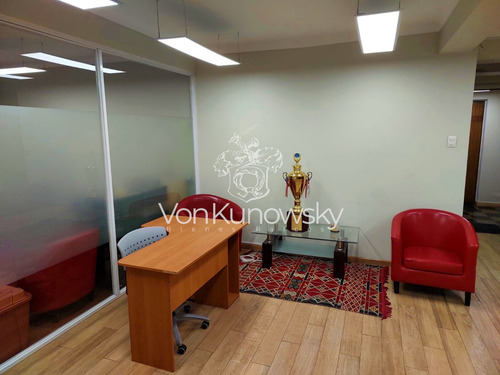 Arriendo Oficina En Excelente Ubicación, Metro Bellas Artes.