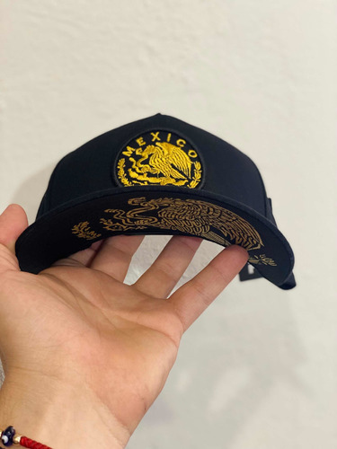 Gorra Sello Mexico Visera Águila Dorada Premium