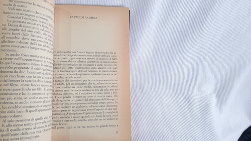 Imagen 4 de 5 de La Piccola Ombra Banana Yoshimoto Feltrinelli En Italiano