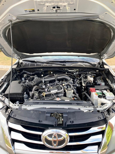 Toyota Hilux 2.7 Sr Sw4 4x2 7 Lug