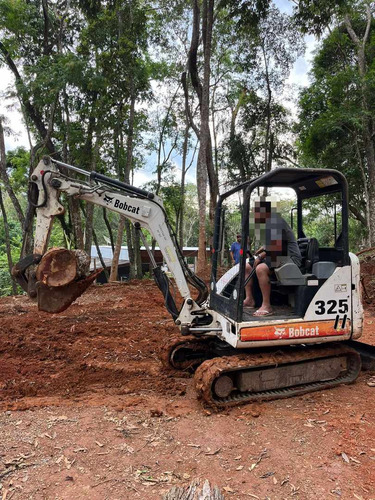 Bob Cat 325