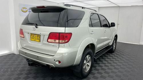 Toyota Fortuner 4.0 Sr5