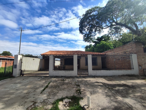 Imagen 2 de 17 de Casa Con Piscina Tipo Quinta En Mariano De 4 Dormitorios 3 Baños Terreno 441 M2 Construcción 220 M2