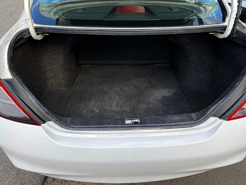 Imagem 12 de 15 de Nissan Versa 1.6 Flex 16v Manual