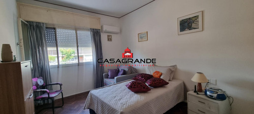 Casa En Régimen De Ph De Bajos, Amplio Fondo, Parrillero, Garaje