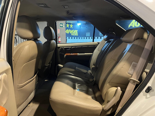 Toyota SW4 SRV D4-D 4x4 3.0 TDI Dies. Aut