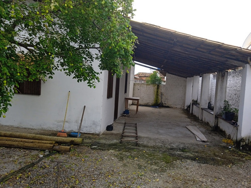 Casa Dois Quartos Amplos,sala Banheiro,cozinha,garagem Três